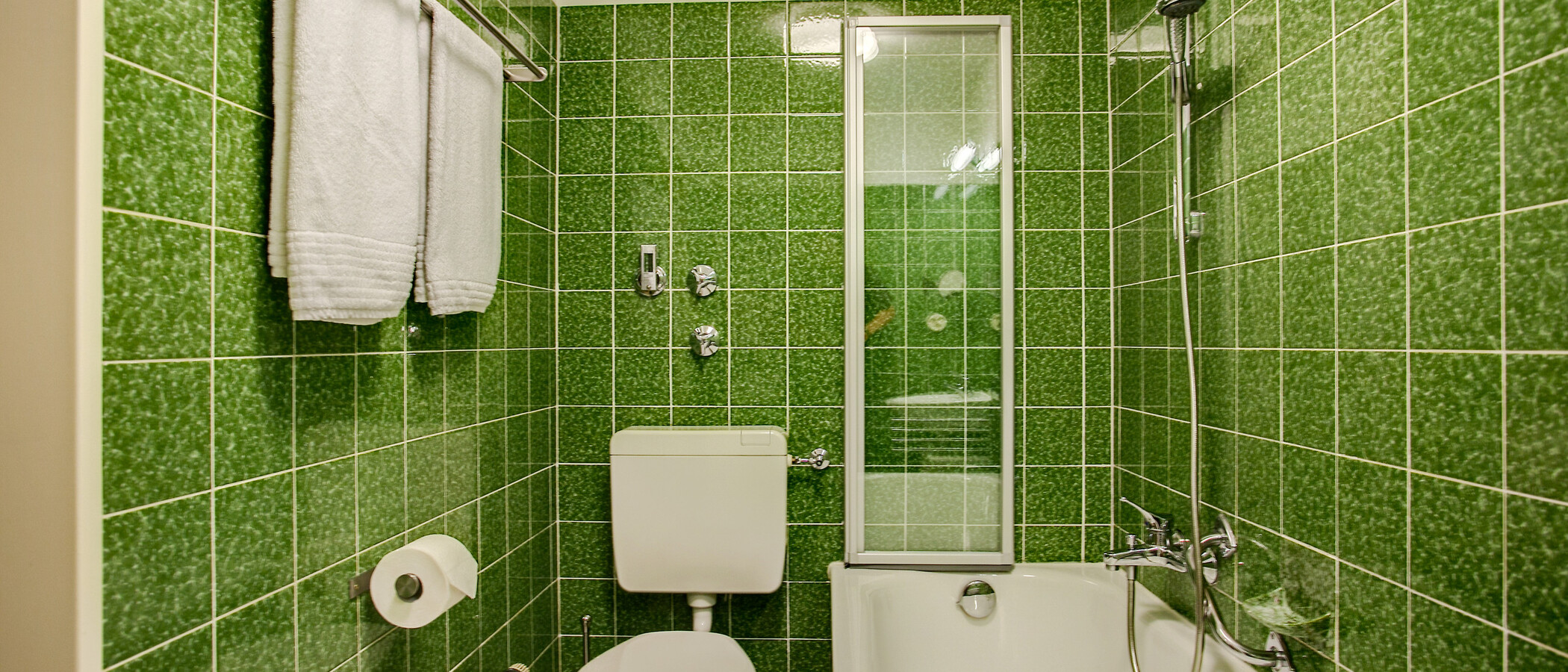 apartment München Arabellapark 01 bathroom 7076