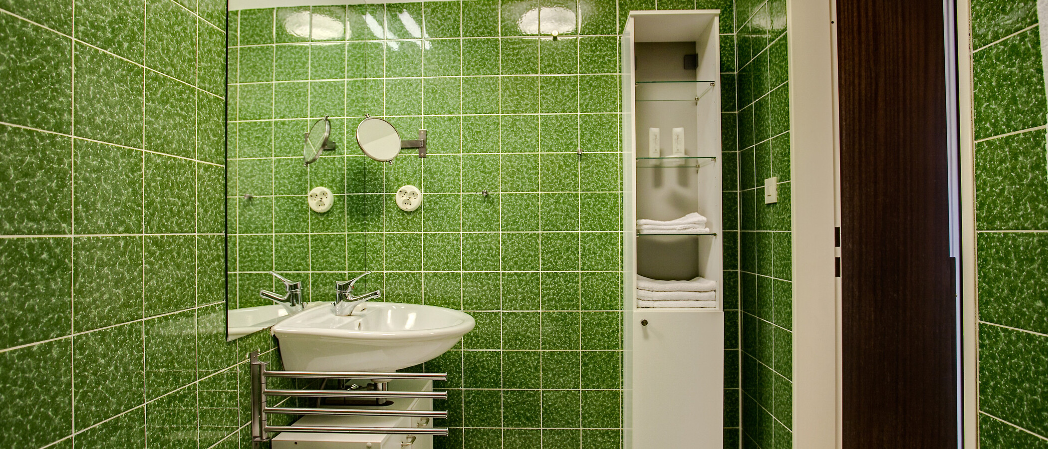 apartment München Arabellapark 02 bathroom 7076