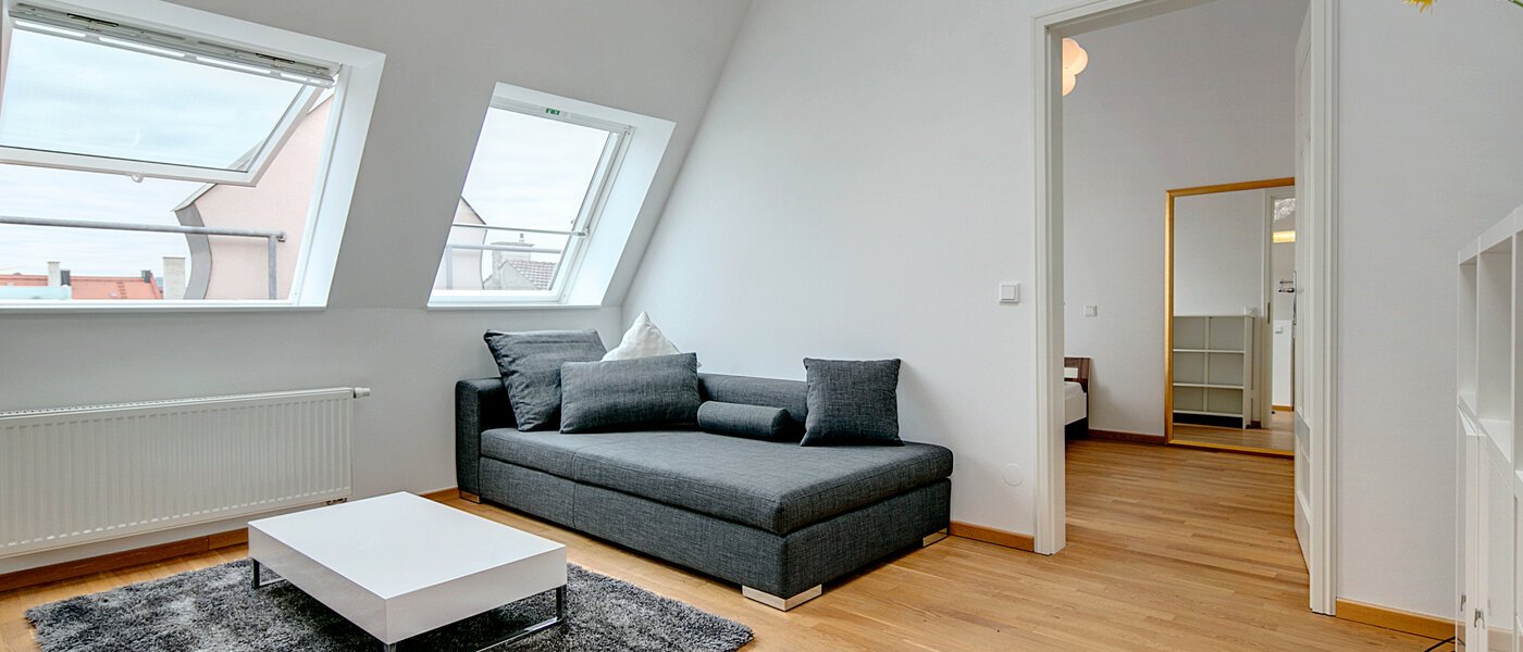 attic apartment München Neuhausen 01 living room 7084