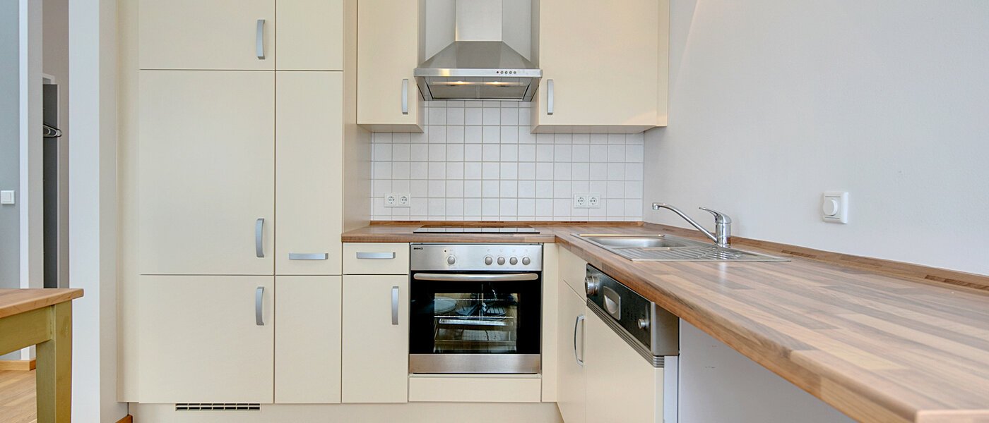 attic apartment München Neuhausen 01 kitchen 7084