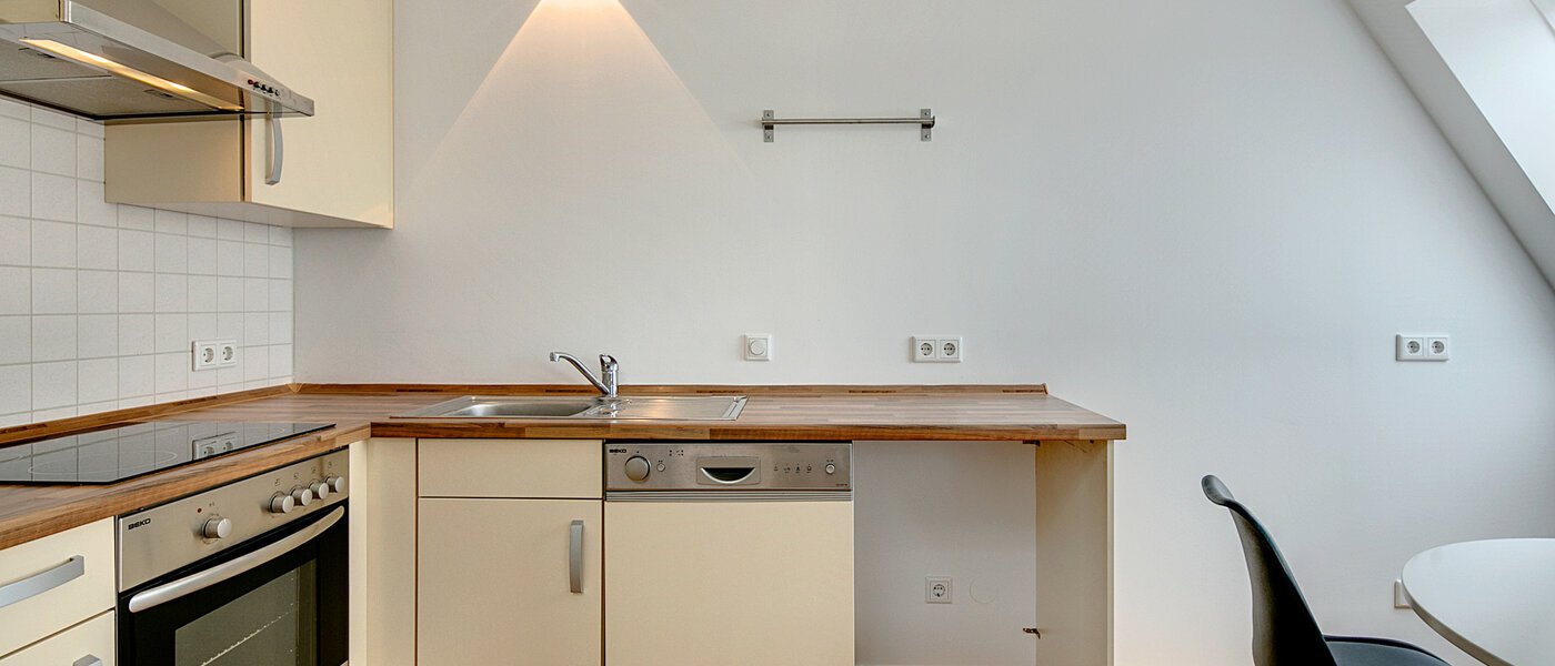 attic apartment München Neuhausen 02 kitchen 7084