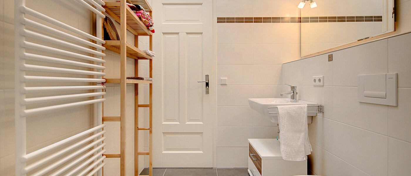 attic apartment München Neuhausen 04 bathroom 7084