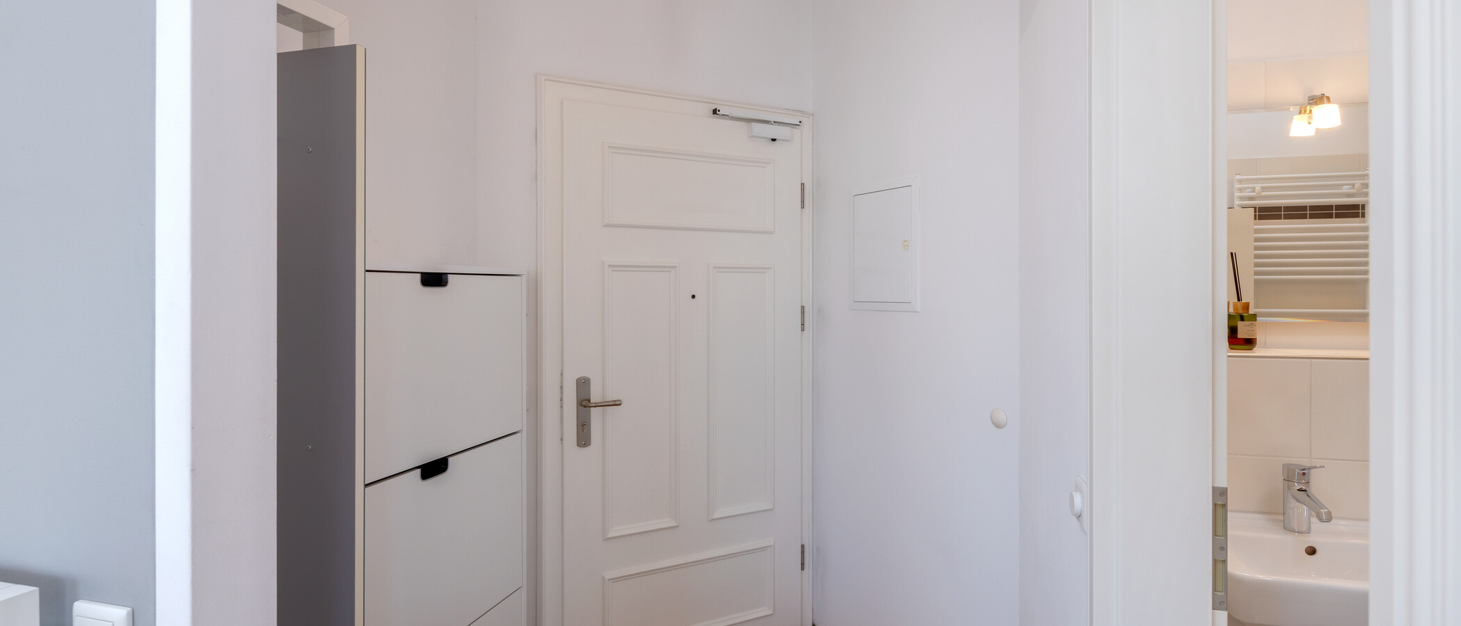 attic apartment München Neuhausen 01 hall 7084
