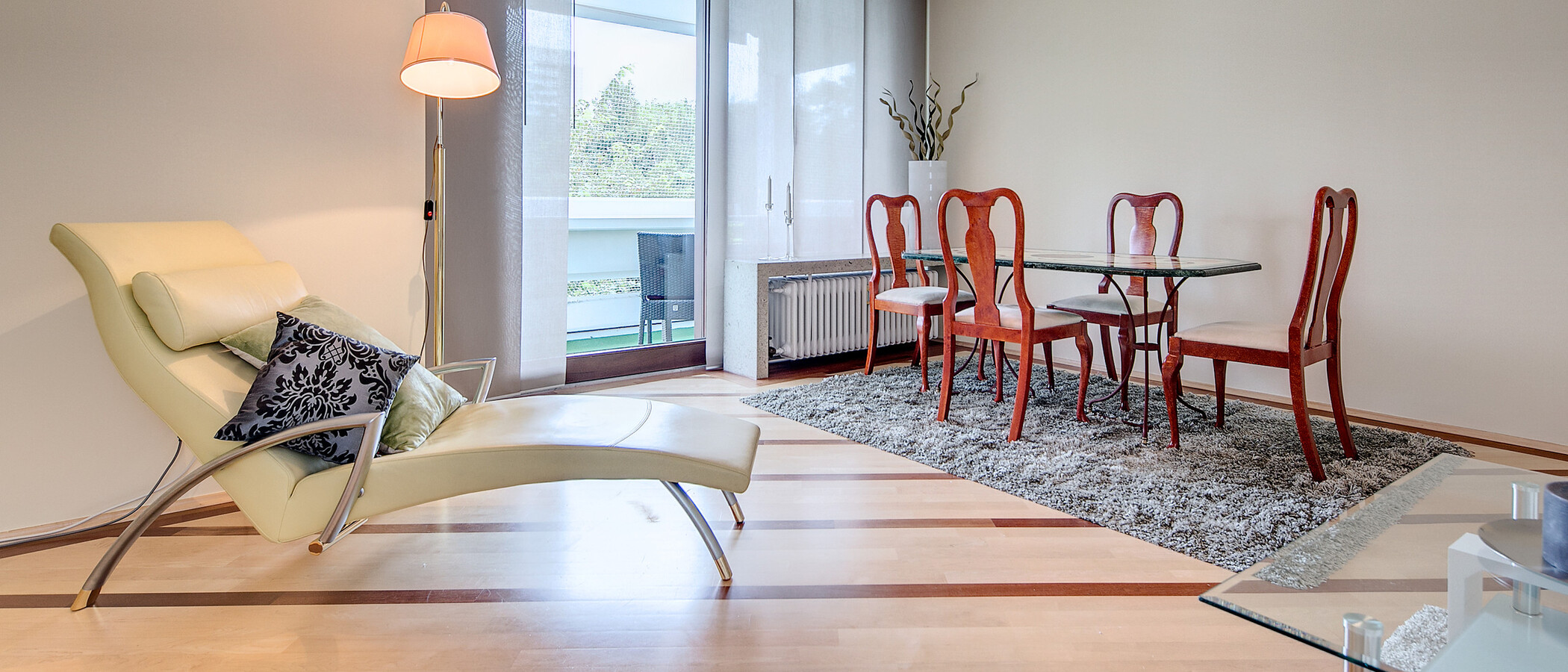 apartment München Arabellapark 03 living room 7141