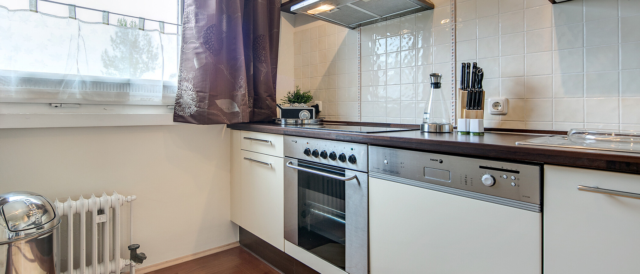 apartment München Arabellapark 01 kitchen 7141
