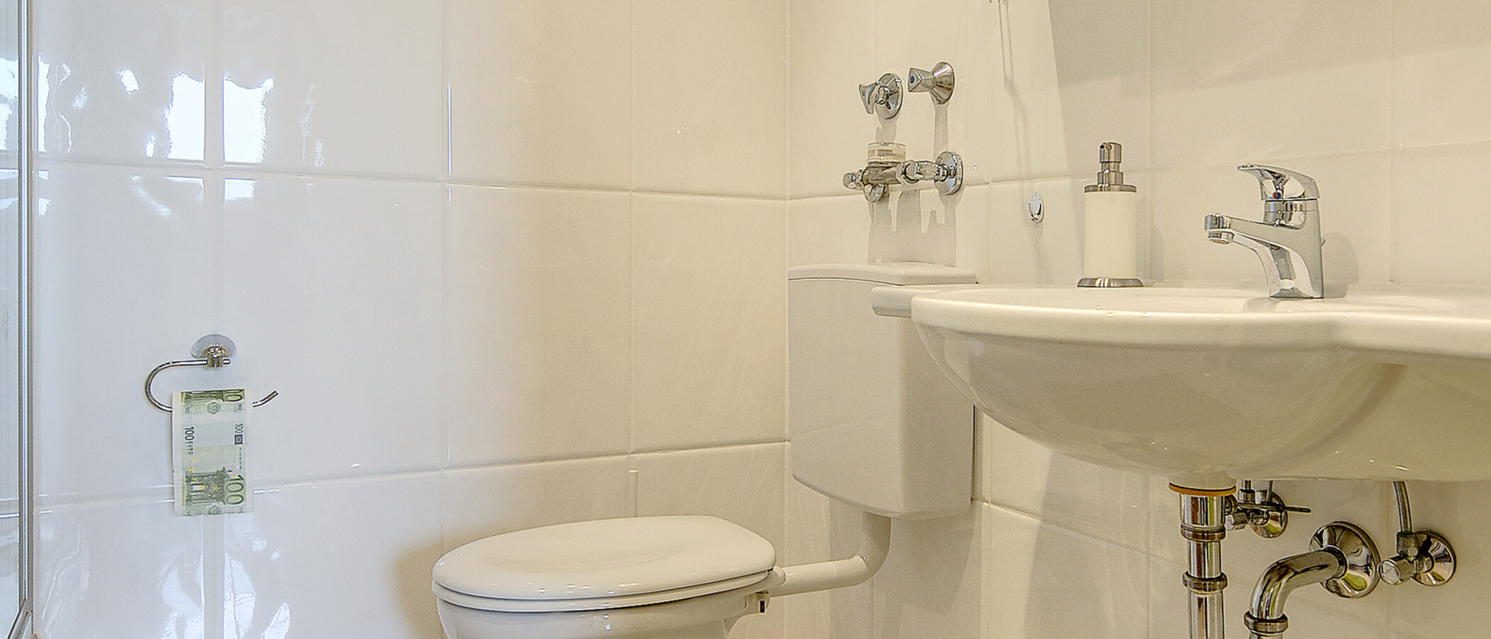 apartment München Arabellapark 02 bathroom 7141