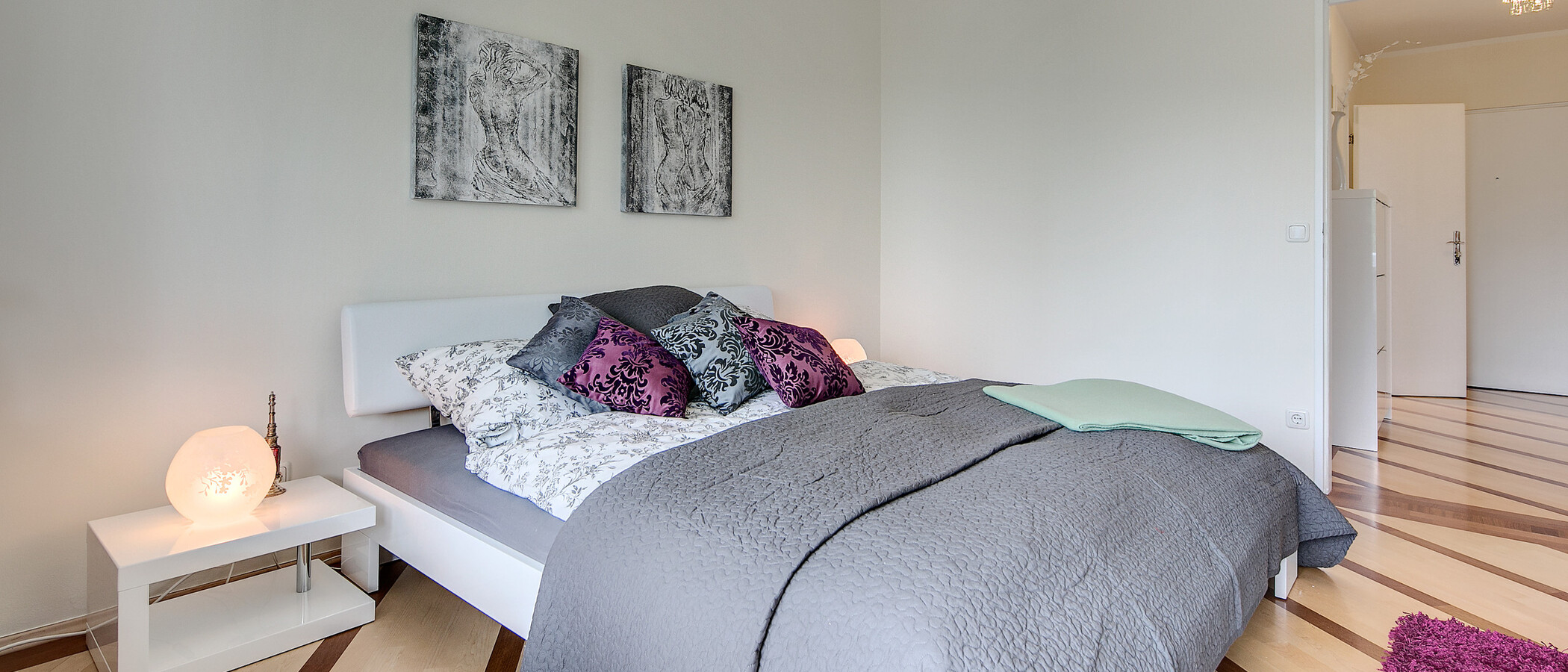 apartment München Arabellapark 03 sleeping area 7141