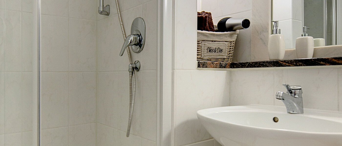 apartment München Neuhausen 02 bathroom 7179