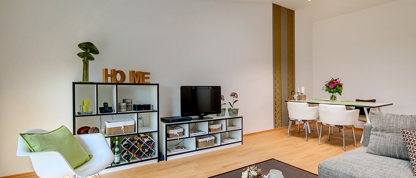 attic apartment München Bogenhausen 04 living room 7185