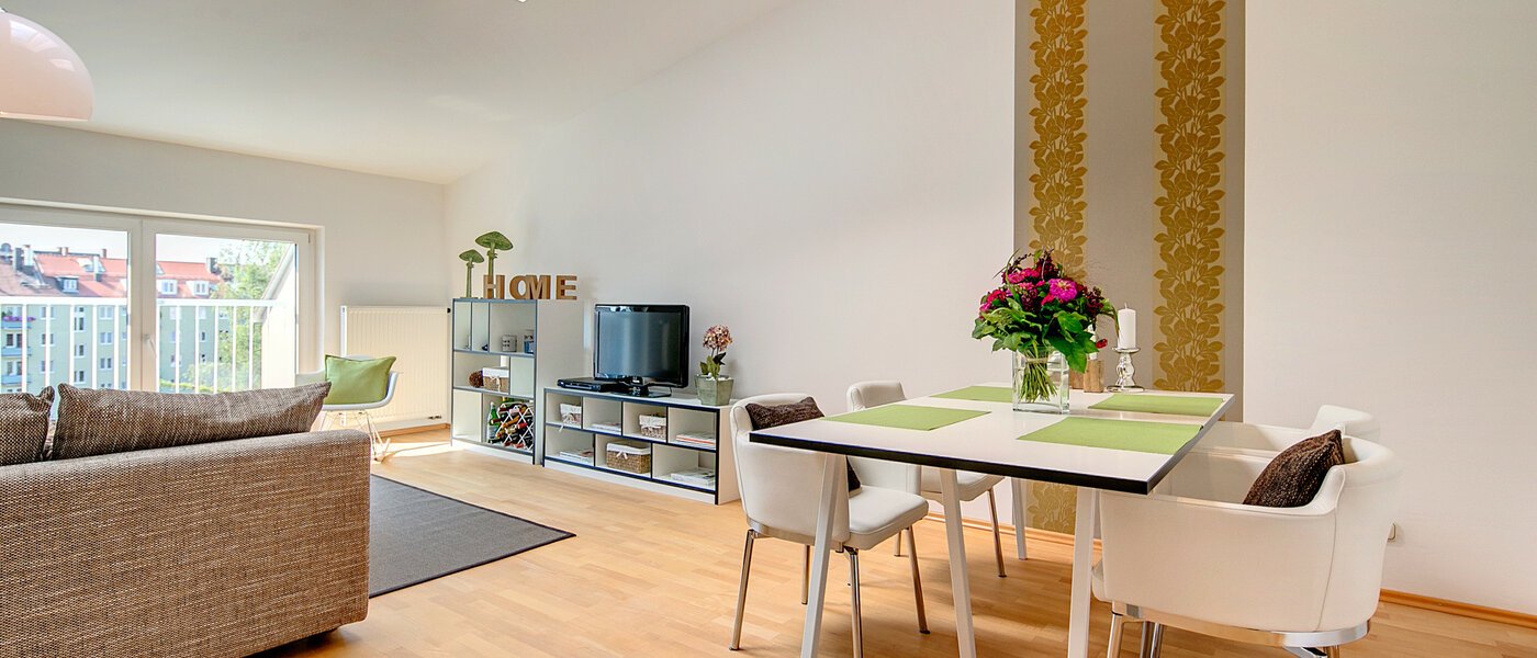 attic apartment München Bogenhausen 02 dining 7185