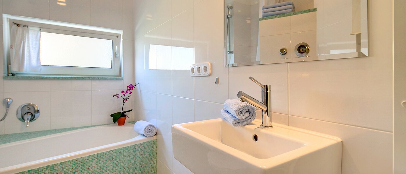 attic apartment München Bogenhausen 01 bathroom 7185