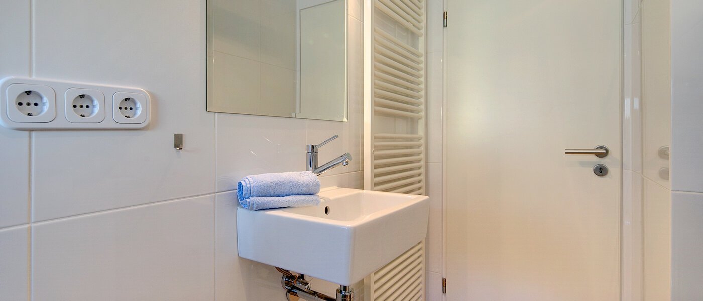 attic apartment München Bogenhausen 05 bathroom 7185