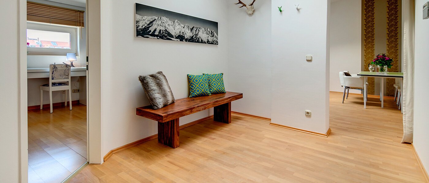 attic apartment München Bogenhausen 01 hall 7185