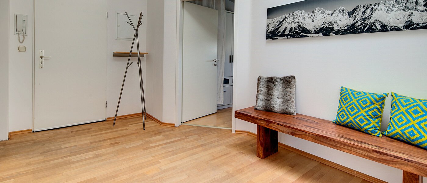 attic apartment München Bogenhausen 03 hall 7185