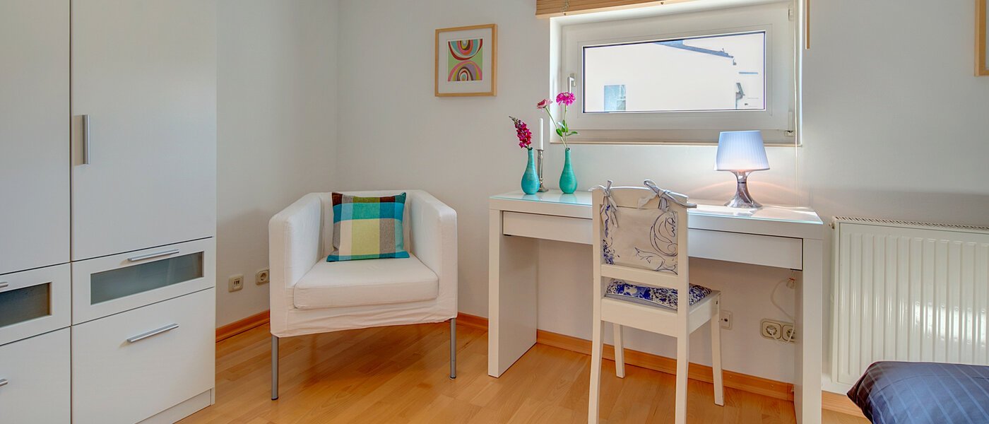 attic apartment München Bogenhausen 03 2. sleeping area 7185