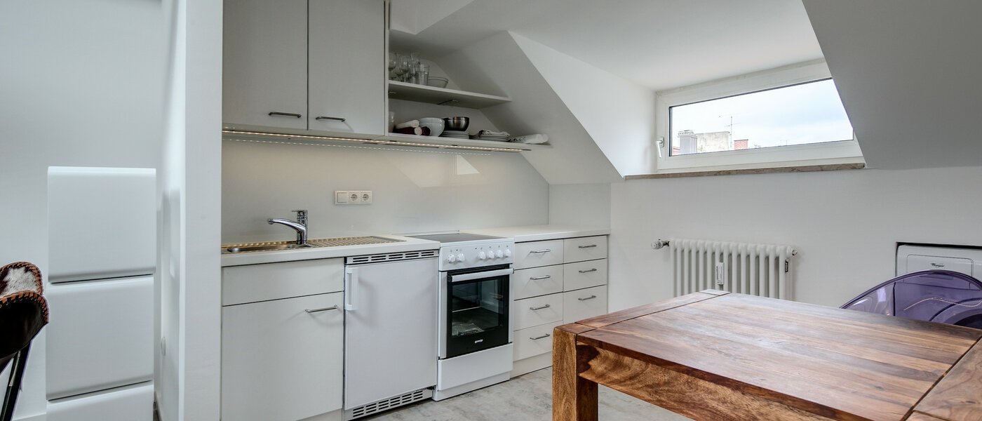 attic apartment München Maxvorstadt - Rund um den Josephplatz 01 kitchen 7242