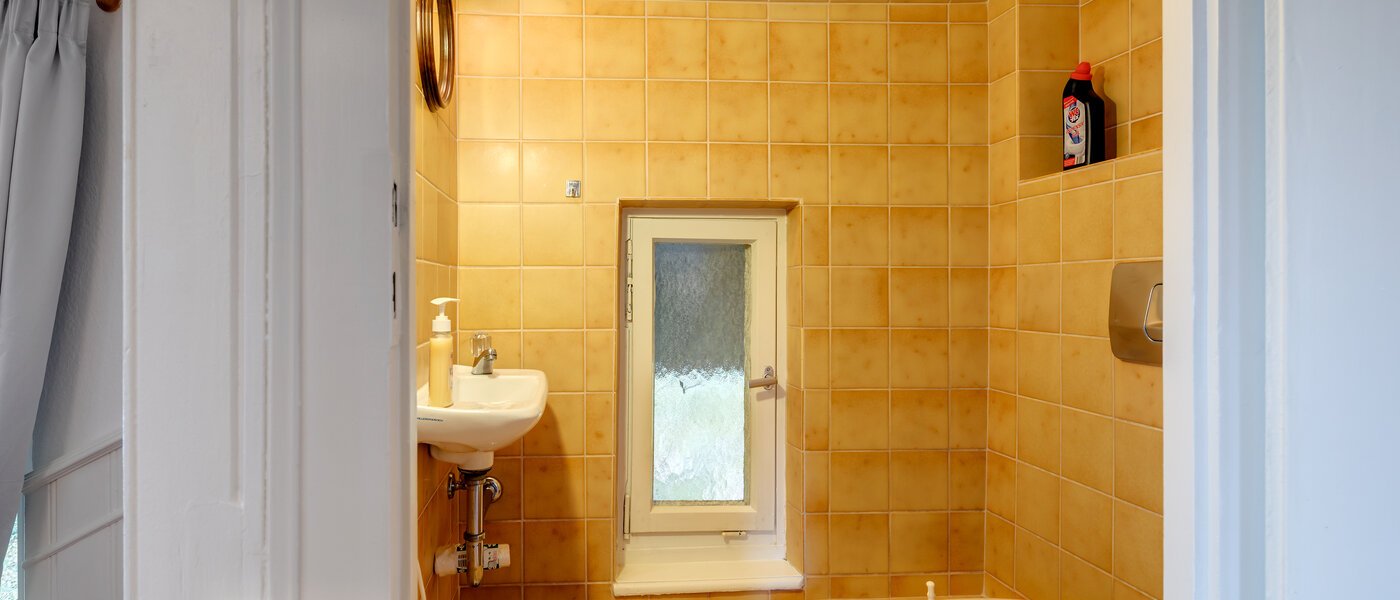 apartment München Pasing 01 separate toilet 7263