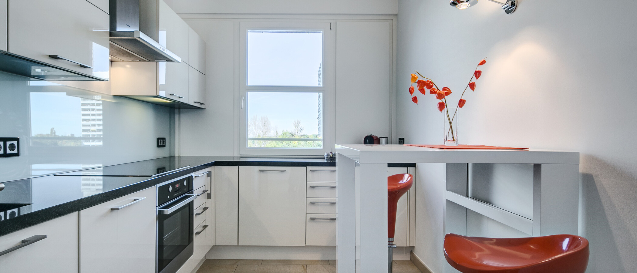 roof terrace apartment München Arabellapark 01 kitchen 7279