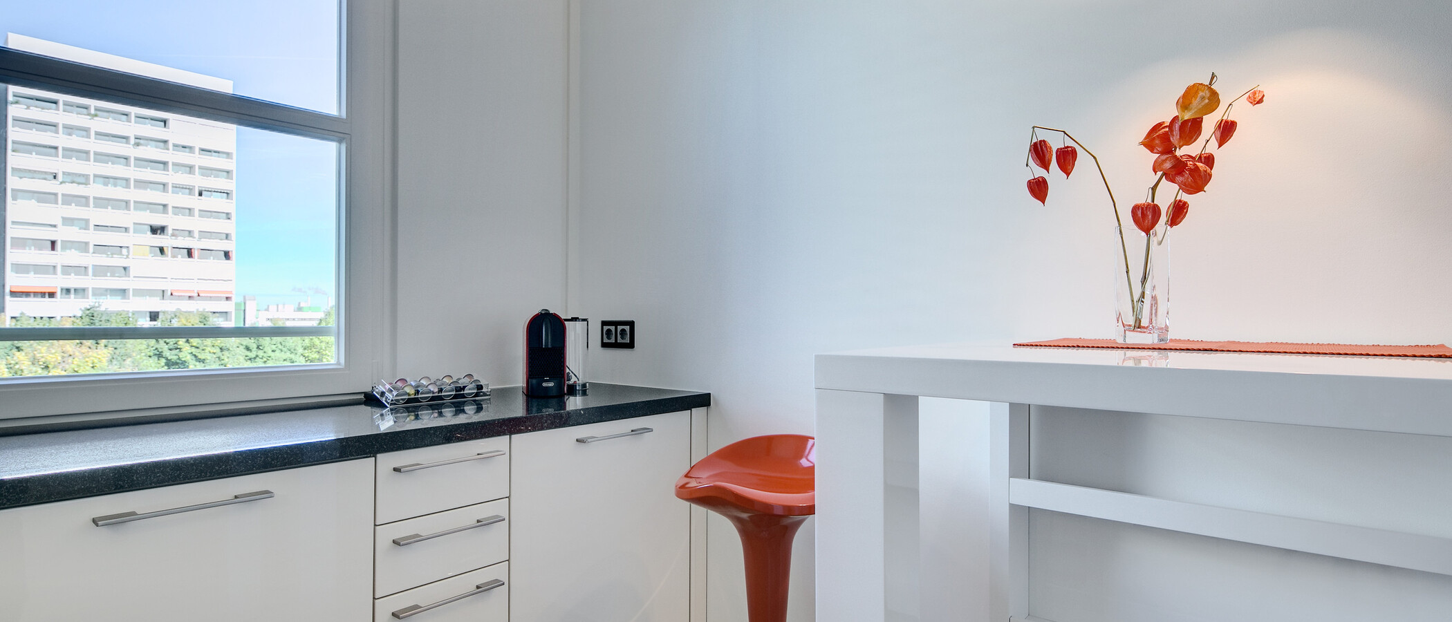 roof terrace apartment München Arabellapark 02 kitchen 7279