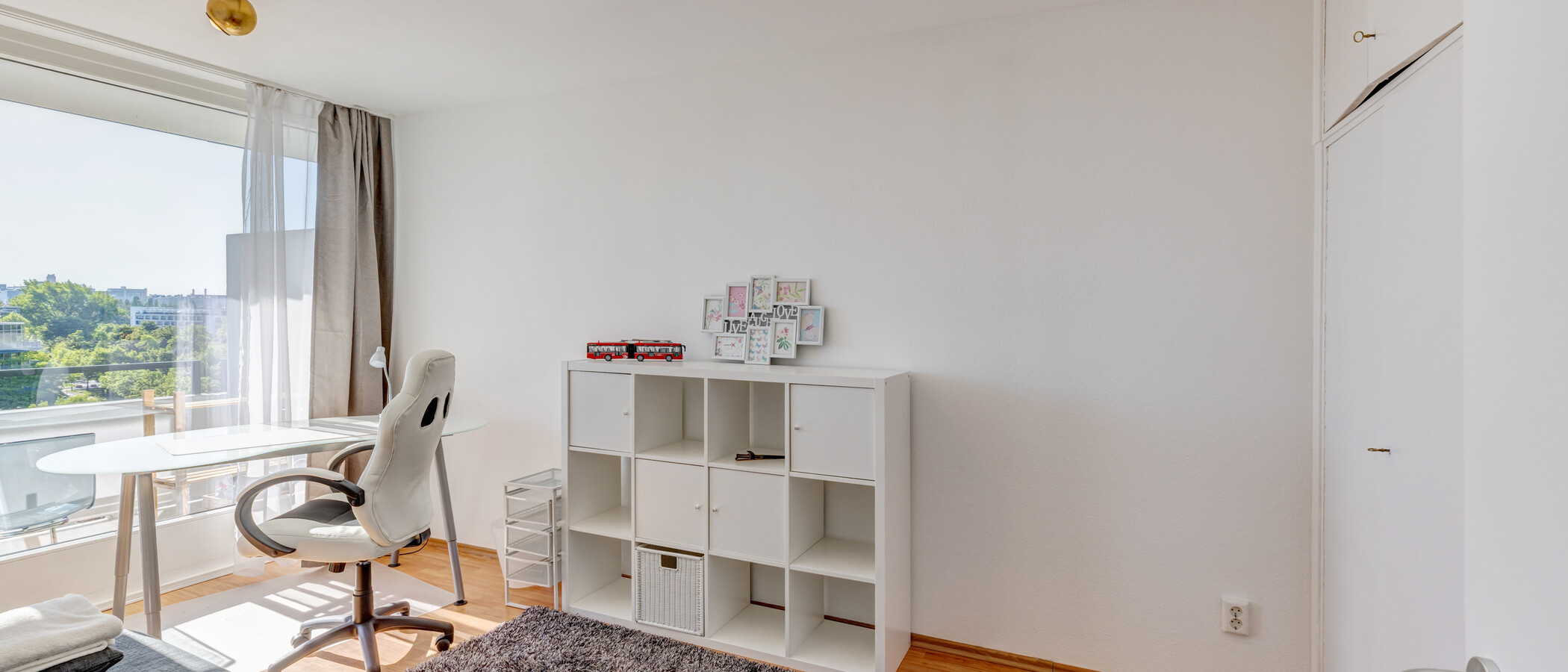 apartment München Schwabing-West 02 Workspace/Guestroom 7349