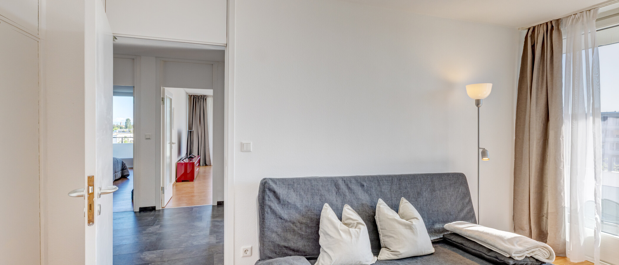apartment München Schwabing-West 04 Workspace/Guestroom 7349