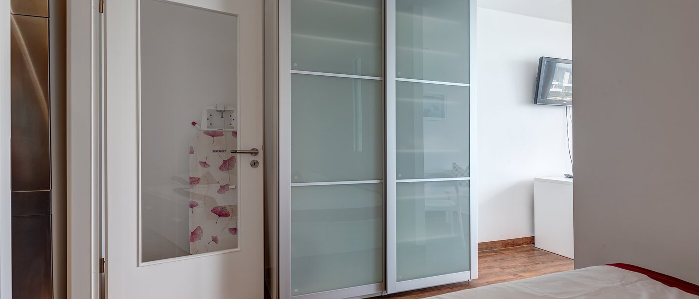 apartment München Olympiazentrum 04 sleeping area 7356