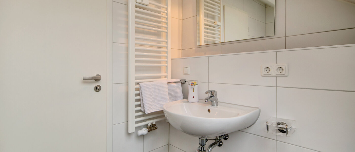 roof terrace apartment München Untermenzing 03 bathroom 7372