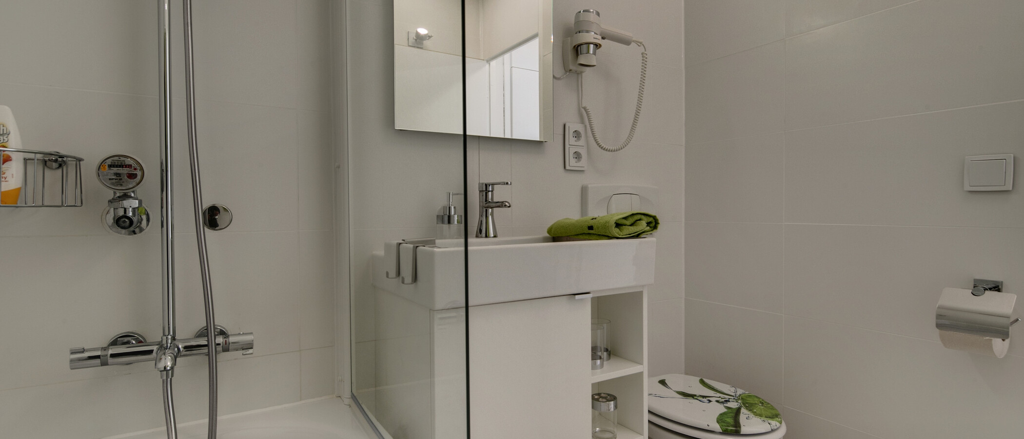 apartment München Arabellapark 02 bathroom 7496