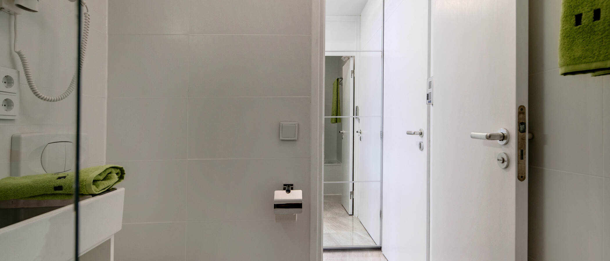 apartment München Arabellapark 03 bathroom 7496