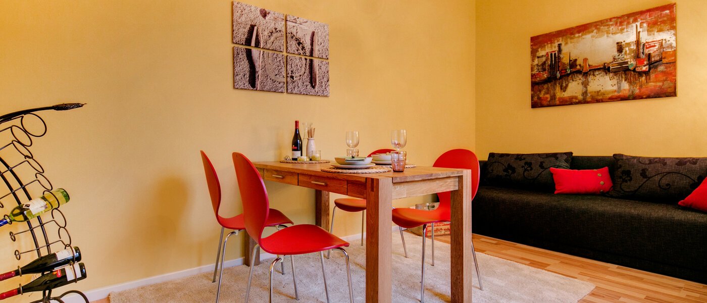 apartment München Neuhausen 02 living room 7528