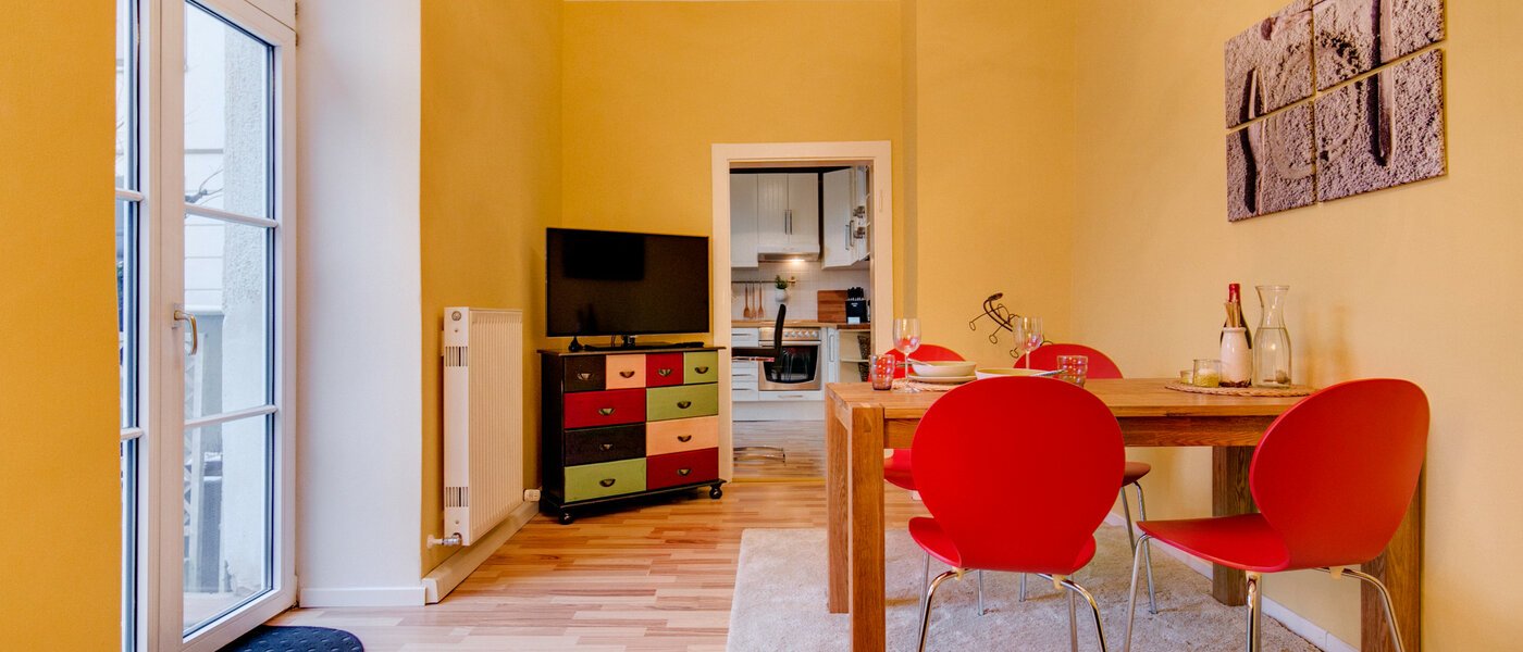 apartment München Neuhausen 03 living room 7528