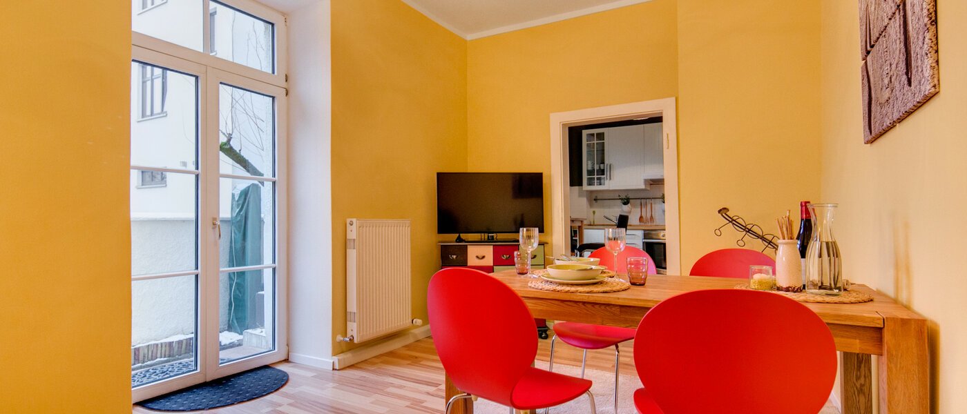 apartment München Neuhausen 04 living room 7528