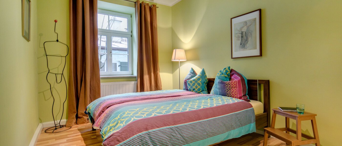 apartment München Neuhausen 02 sleeping area 7528