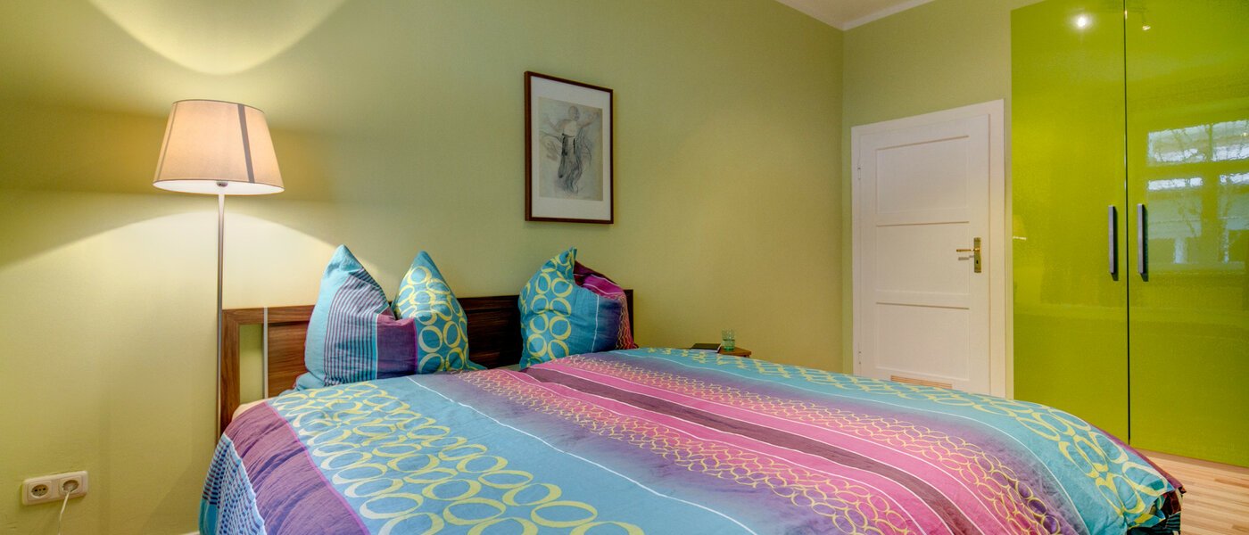 apartment München Neuhausen 03 sleeping area 7528