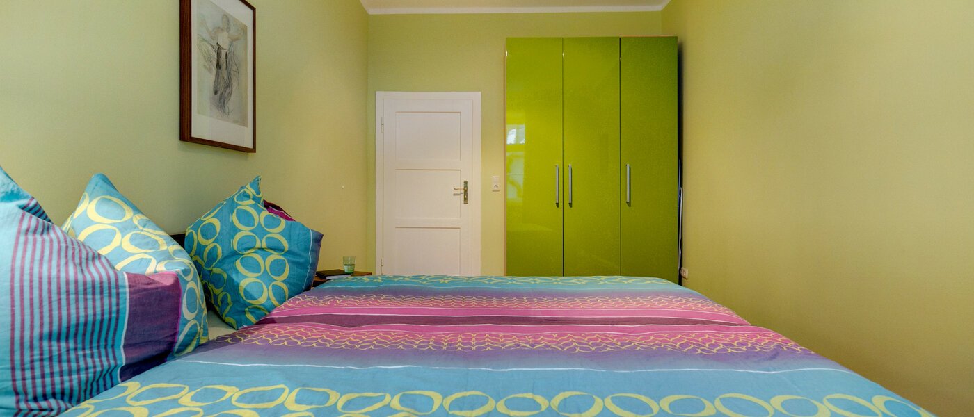 apartment München Neuhausen 04 sleeping area 7528