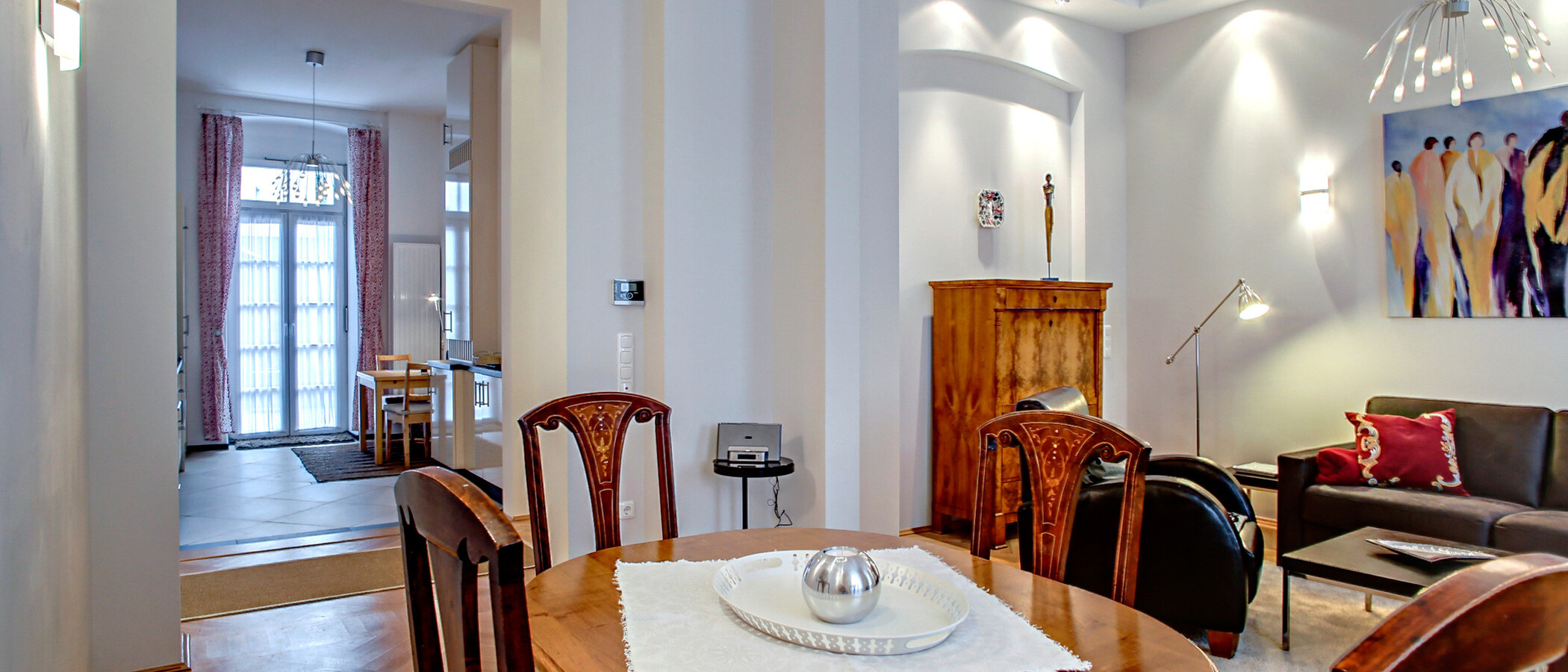 apartment München Gärtnerplatzviertel 01 dining 7556