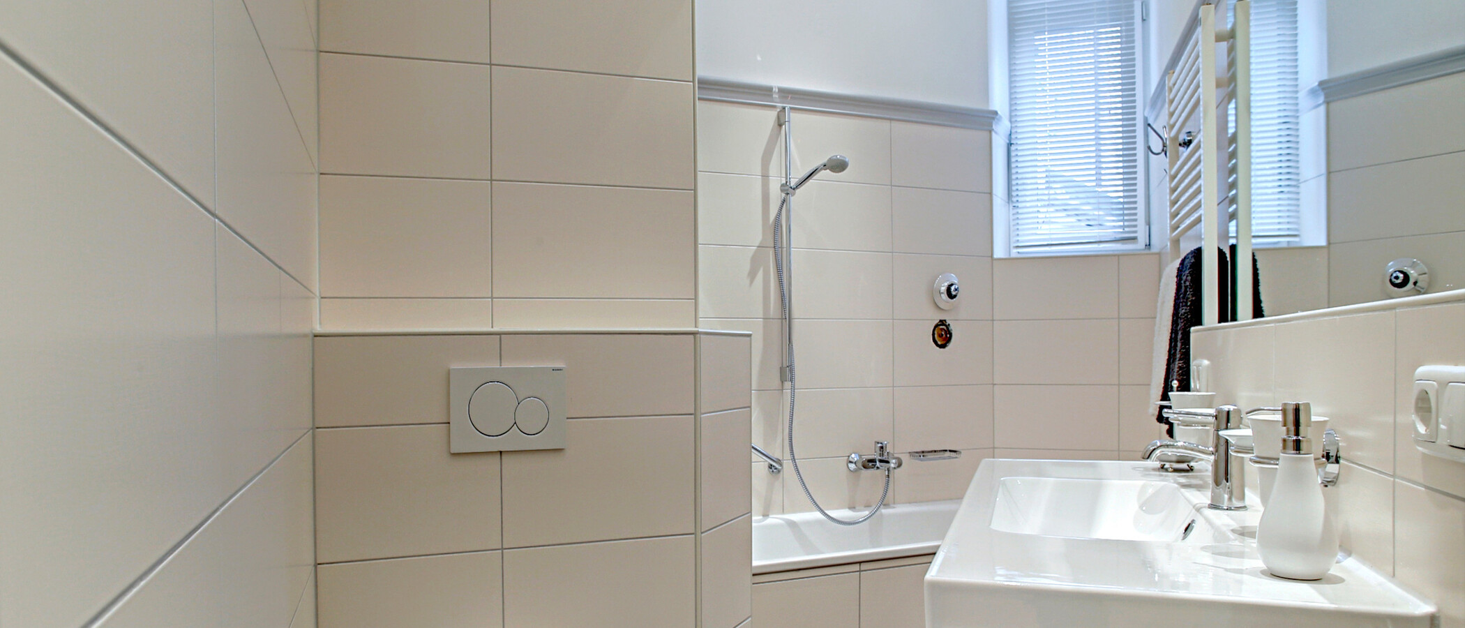 apartment München Gärtnerplatzviertel 03 bathroom 7556