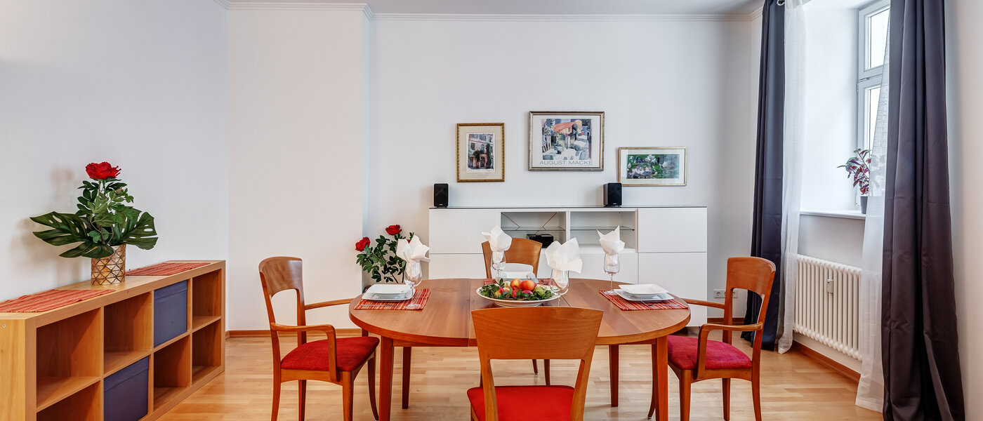 apartment München Haidhausen 01 dining area 7586