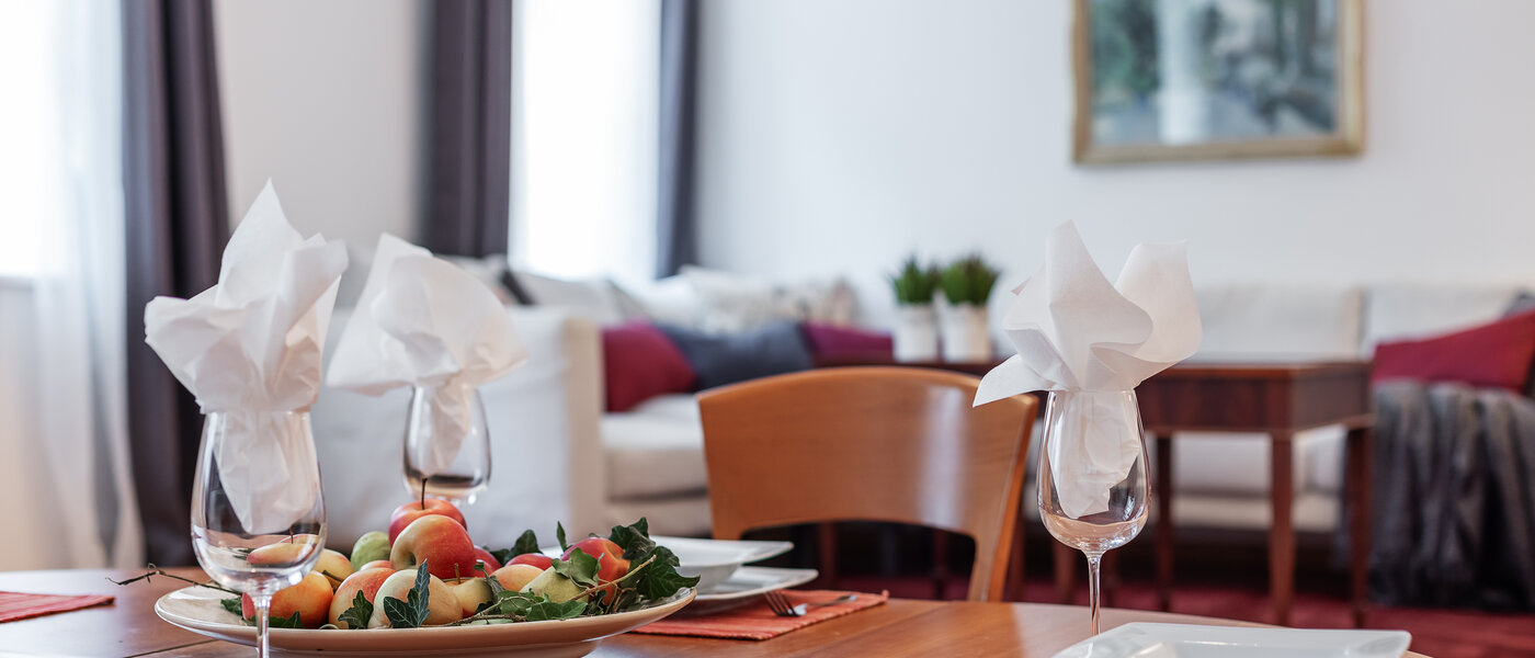 apartment München Haidhausen 02 dining area 7586