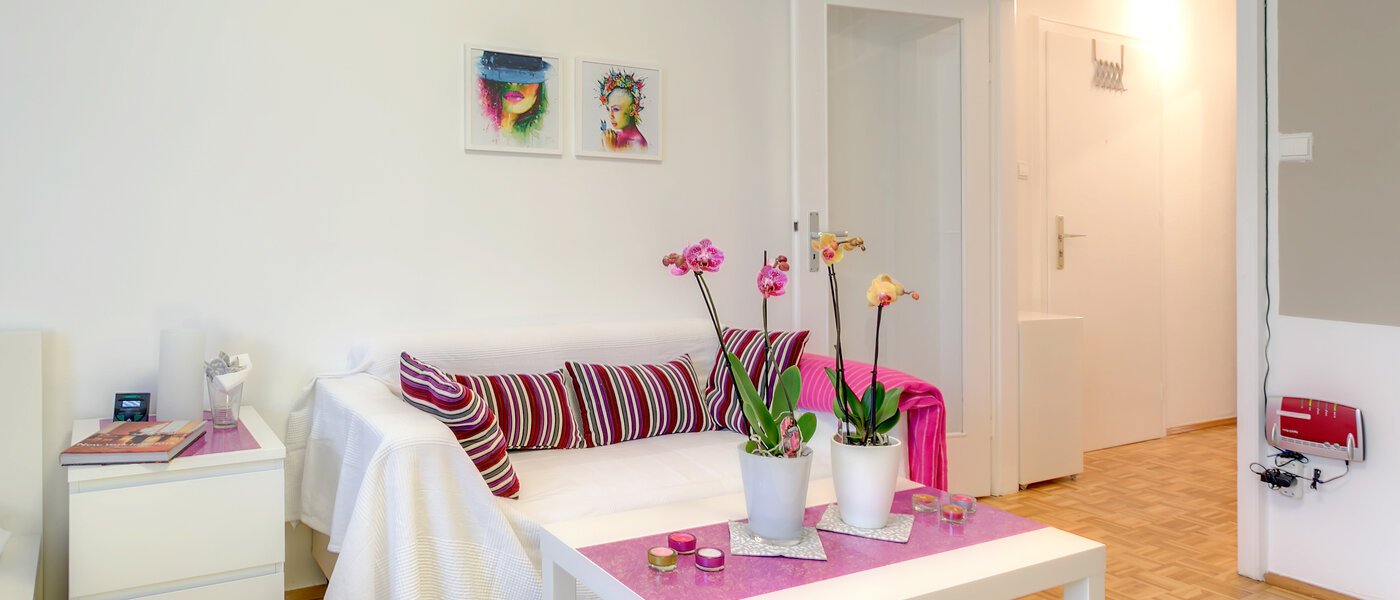 apartment München Schwabing-Nord (zw. Belgrad- & Leopoldstraße) 01 living room 7587