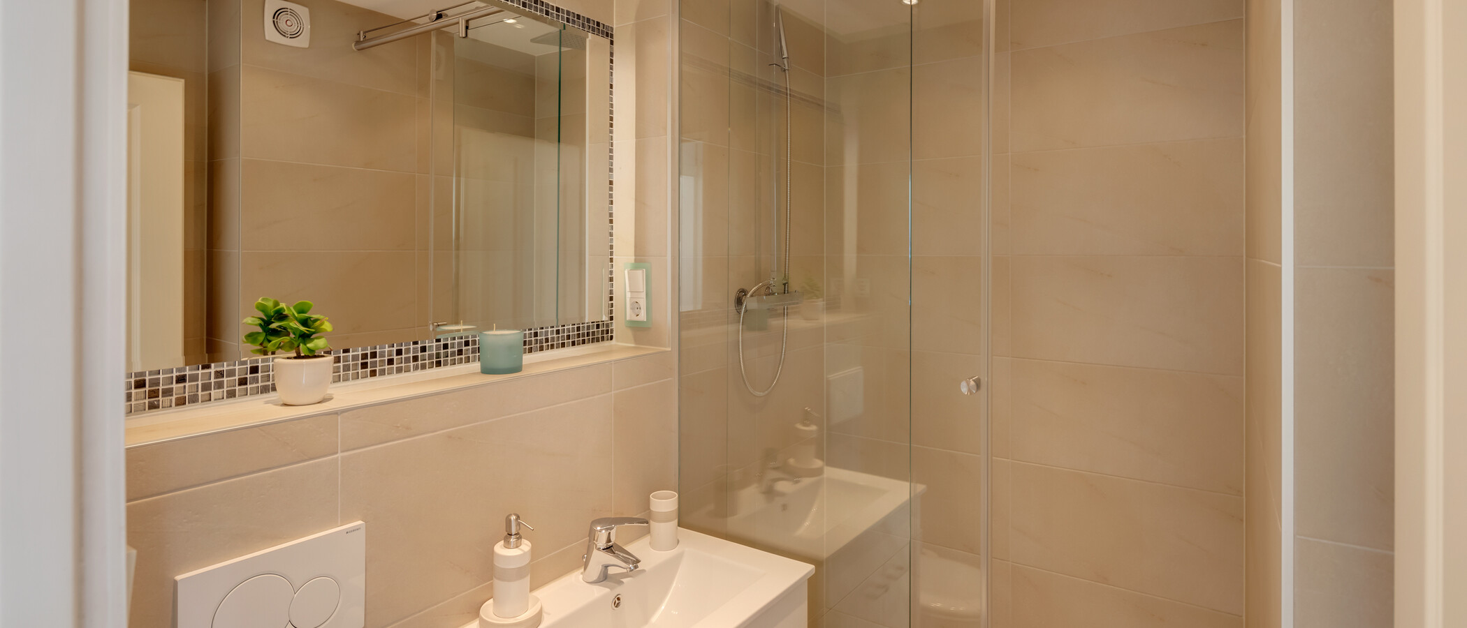 apartment München Neuhausen 01 bathroom 7597
