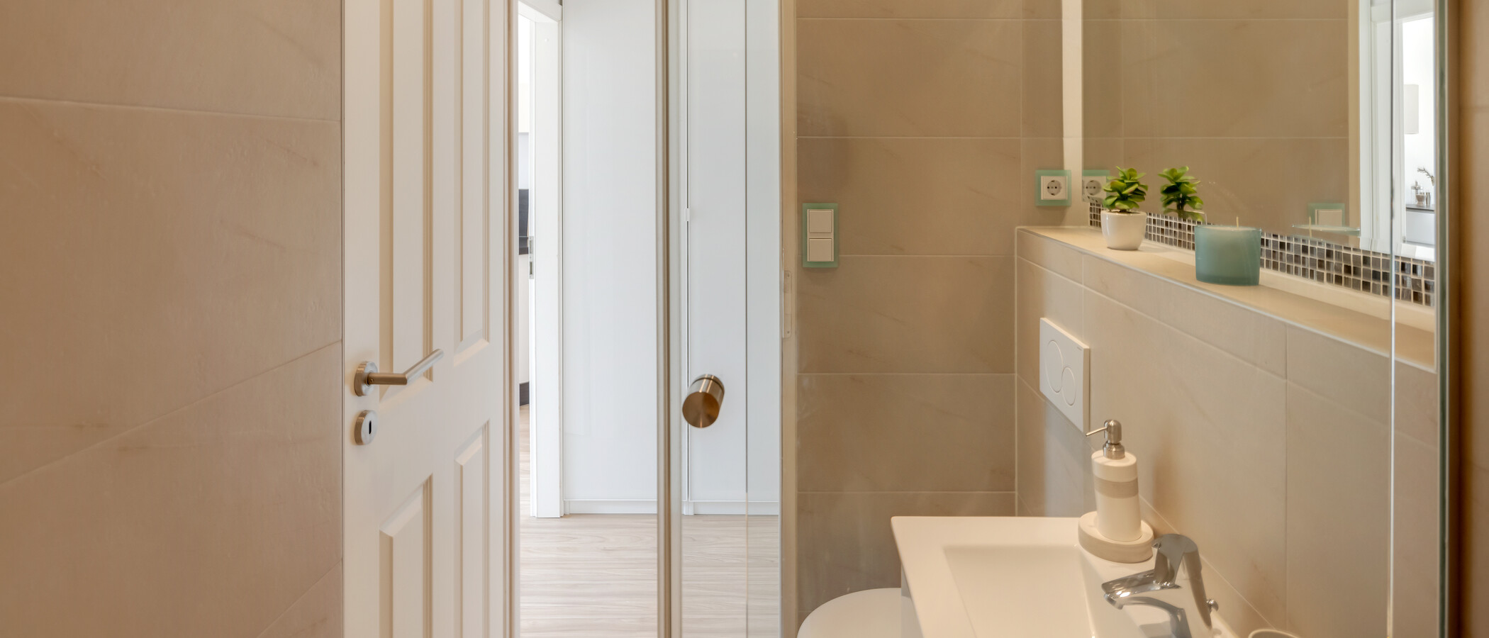 apartment München Neuhausen 02 bathroom 7597