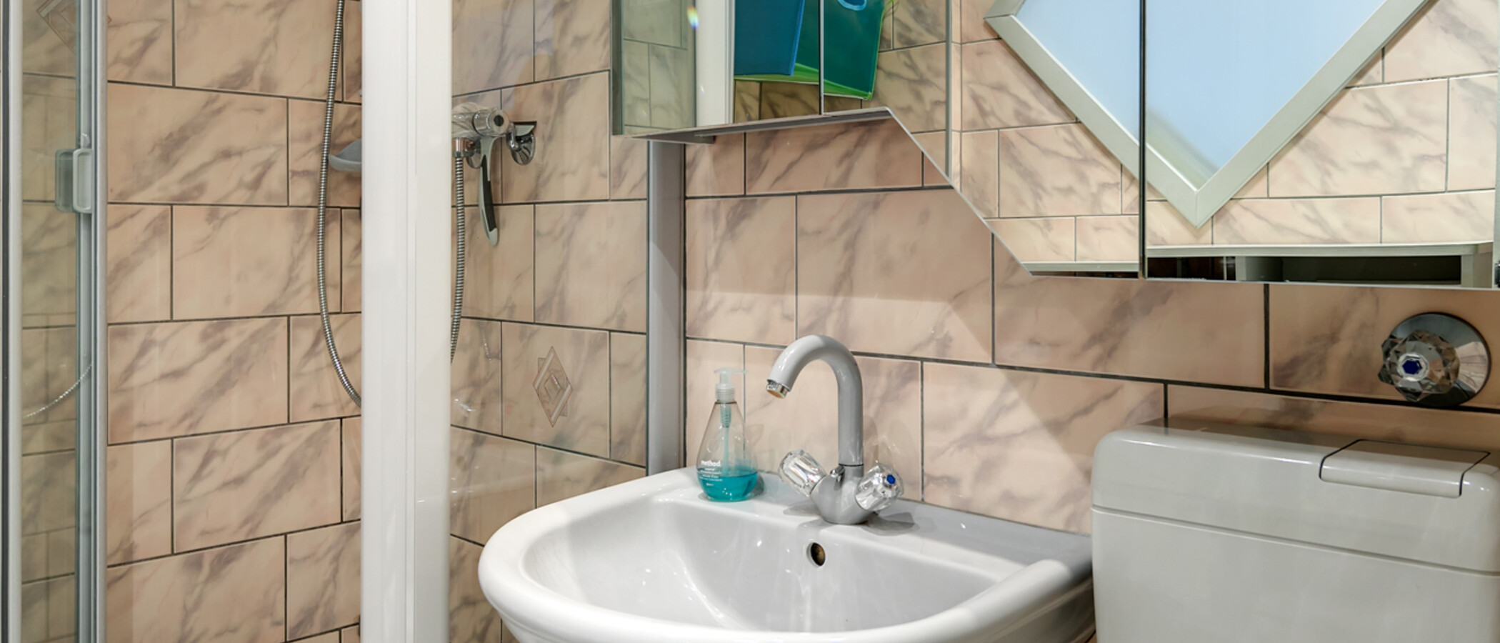 apartment with garden 	 München Solln 02 bathroom 7660