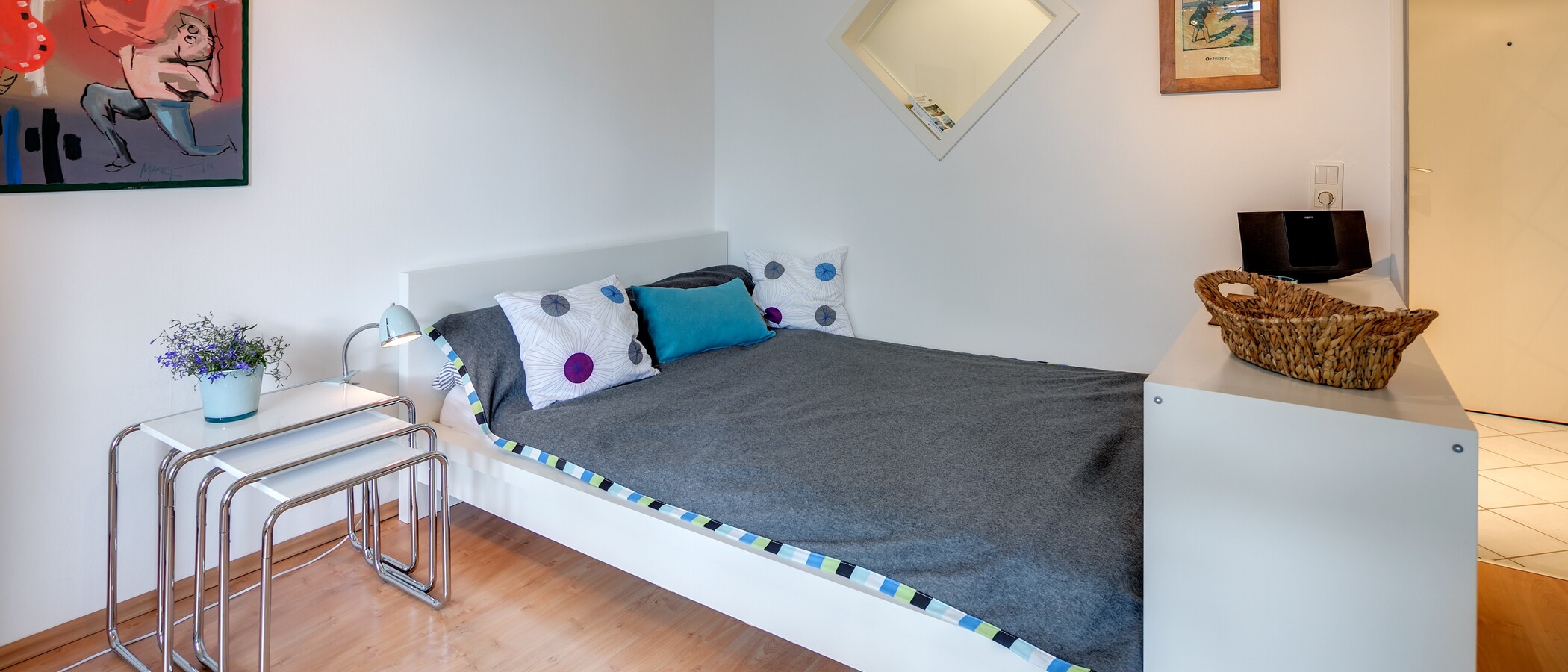 apartment with garden 	 München Solln 01 sleeping area 7660