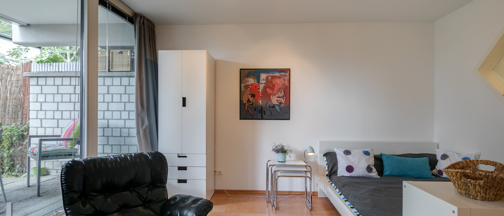 apartment with garden 	 München Solln 04 living area 7660