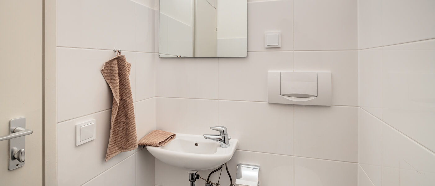 apartment München Schwabing-Nord (zw. Leopoldstraße & Englischen Garten) 02 guest toilet 7670