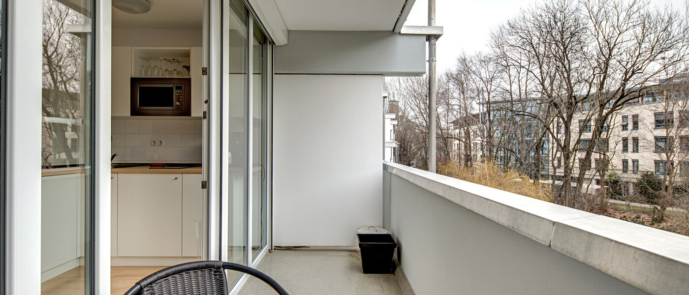 studio München Au 02 balcony 7671
