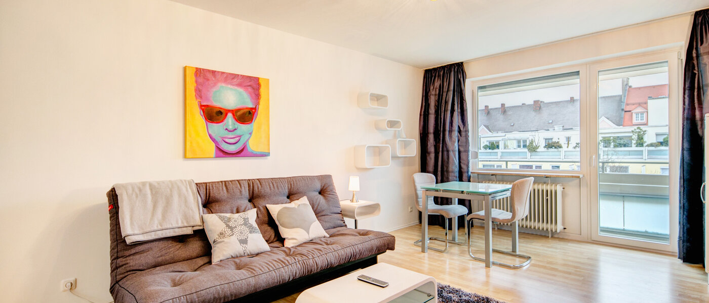 apartment München Neuhausen 01 living room 7677