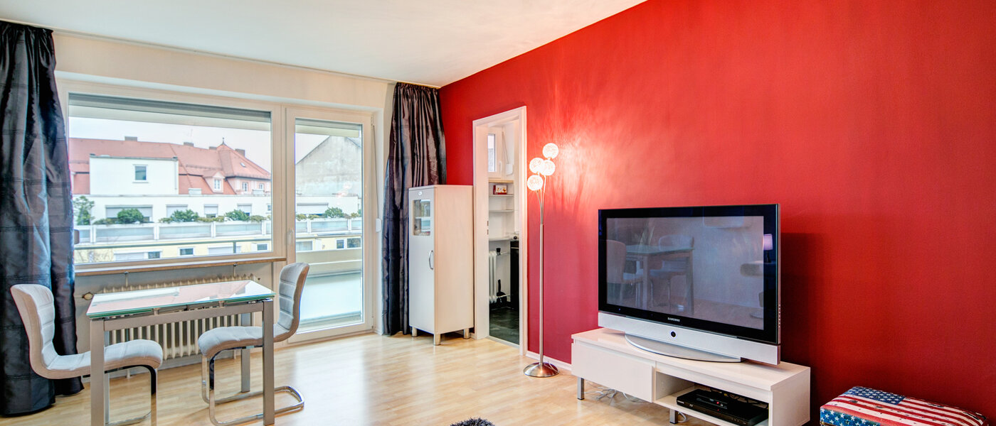apartment München Neuhausen 02 living room 7677