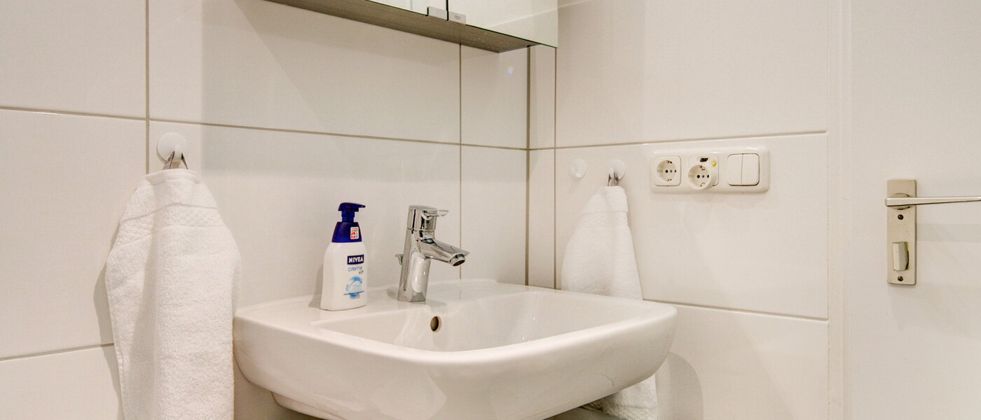 apartment München Neuhausen 02 bathroom 7677